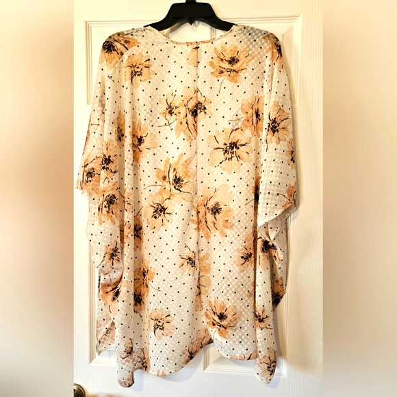 Maurices Lightweight Shortsleeve Kimono, One Size Fits Most - Picture 3 of 3